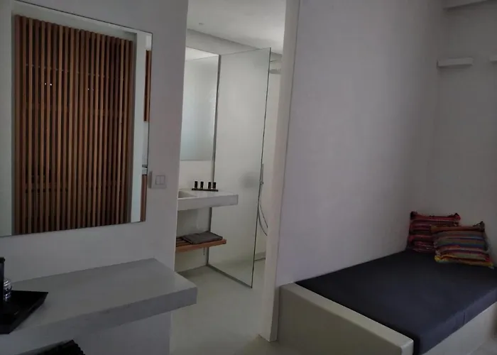 Wabi Luxury & Maisonettes * Ios